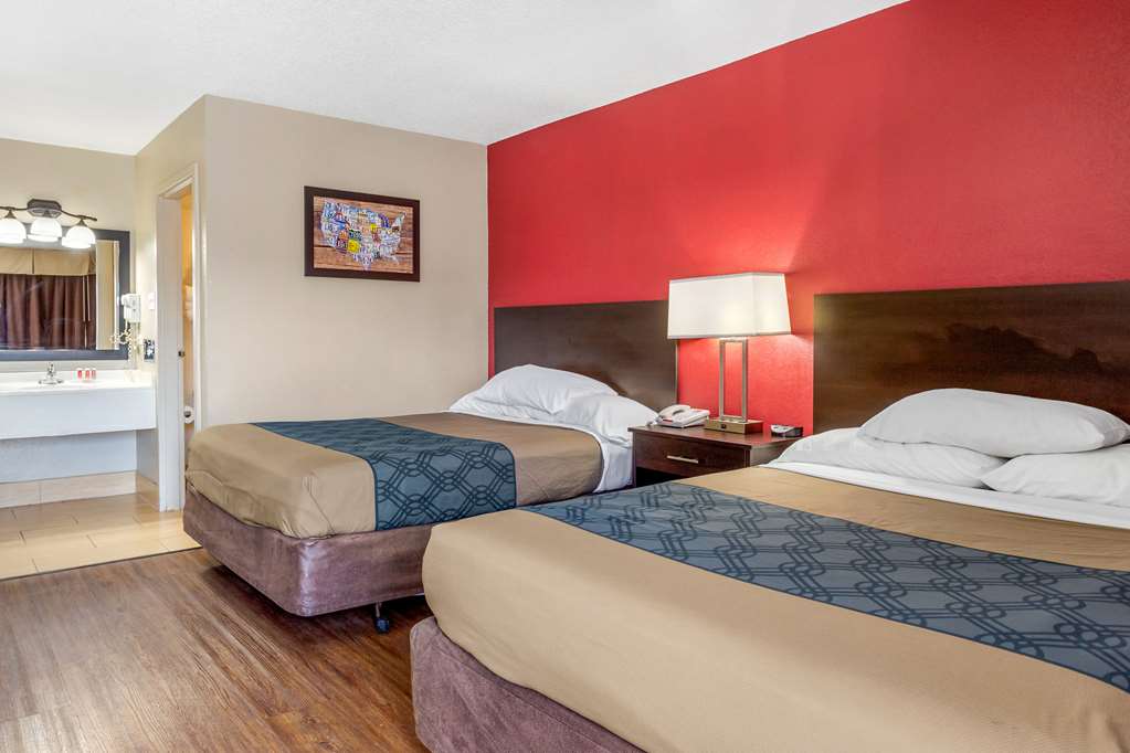 Econo Lodge Shorewood - photo 20