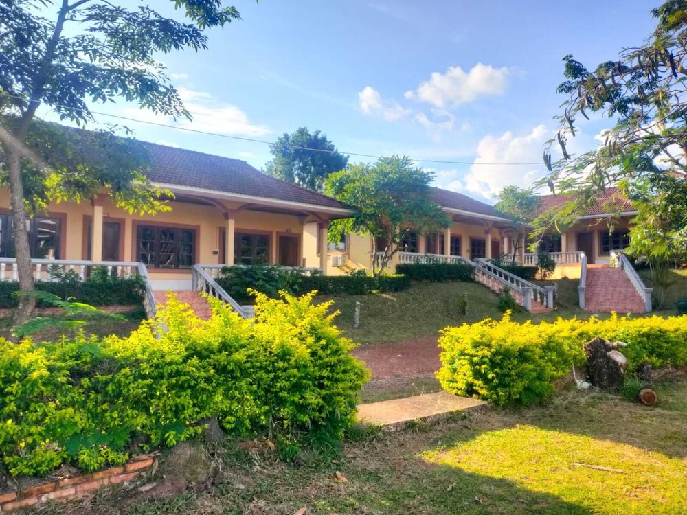 Leokhamphasurt Resort in Muang Phon-Hong, Laos