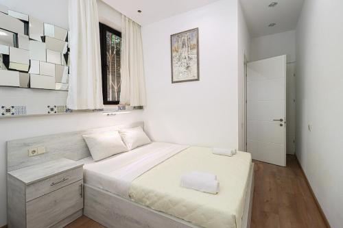 Modern 1br Apt Near Rustaveli by Wehost