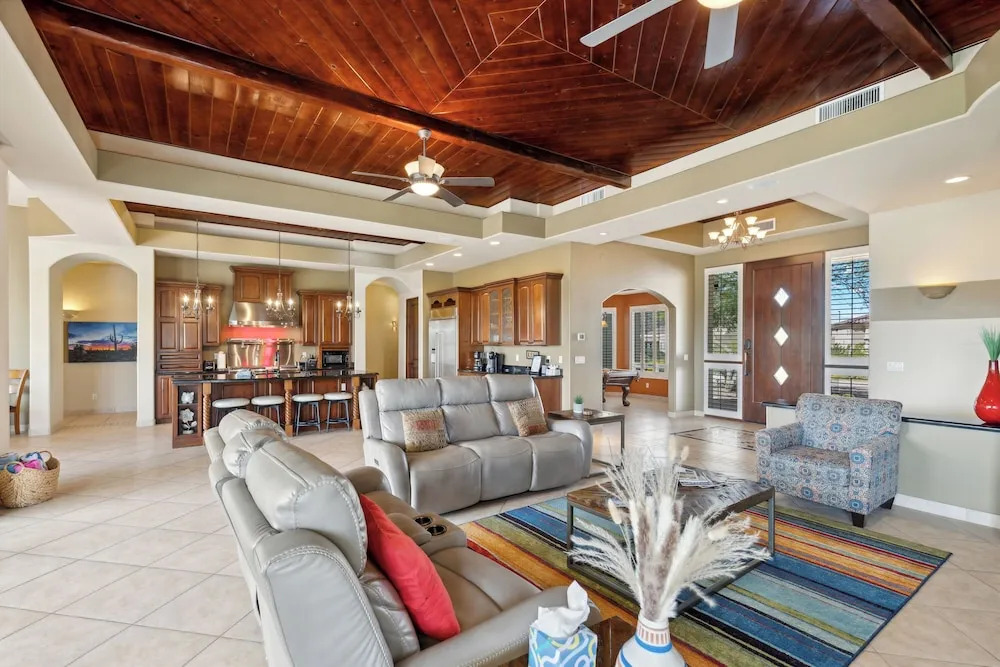 East Mesa Desert and Mountain Views: 5br Pool in Mesa, United States