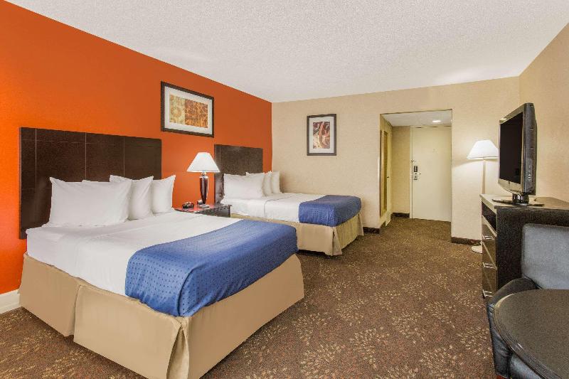 Baymont by Wyndham Fayetteville Fort Bragg Area - photo 6
