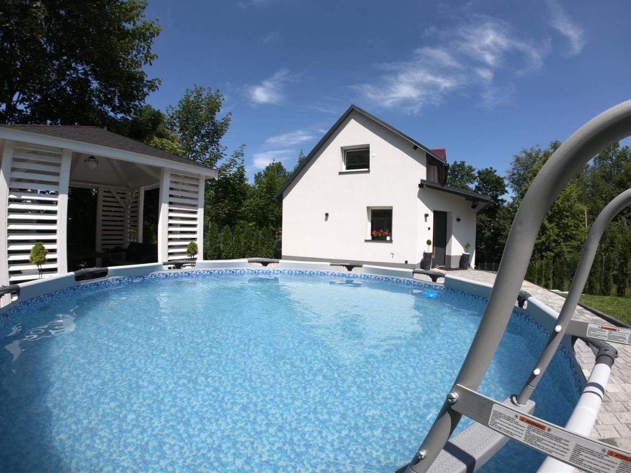 Dablin 9 Dom w górach z gorącą balią blisko szlaków i wyciągów in Korbielow, Poland