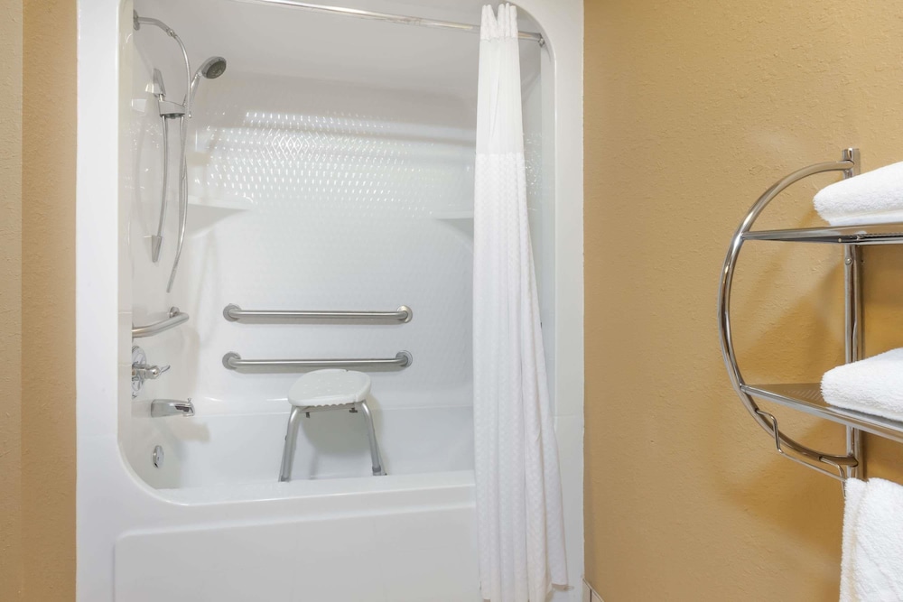 Days Inn by Wyndham Central City - photo 15