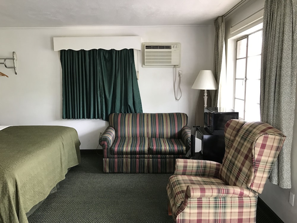 Relax Inn Altoona - photo 13