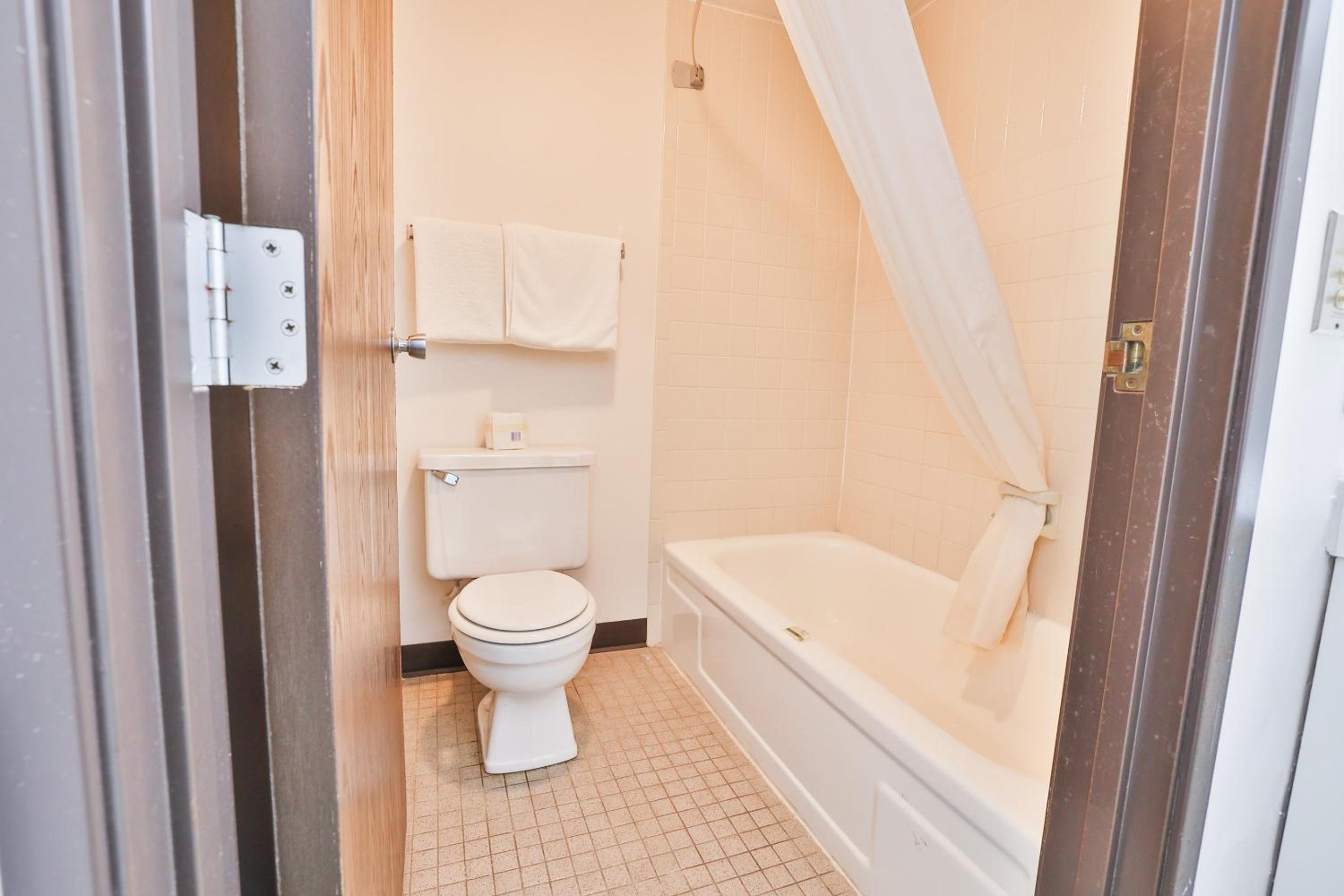 OYO Hotel Pipestone MN Canterbury Park - photo 47