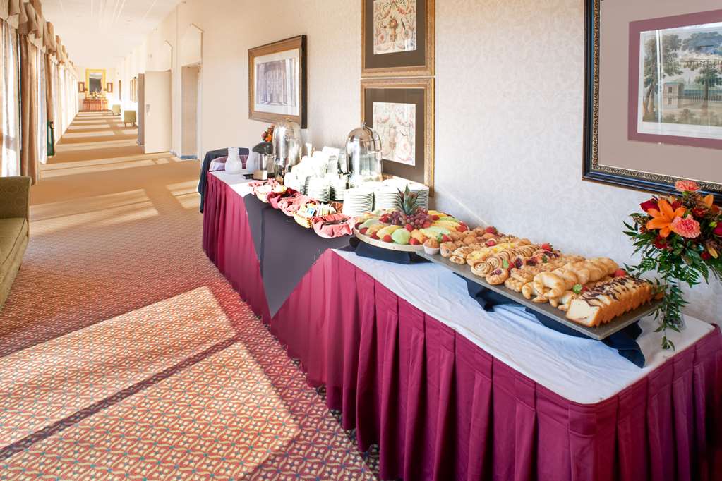 Clarion Hotel & Suites Convention Center Fredericksburg - photo 15