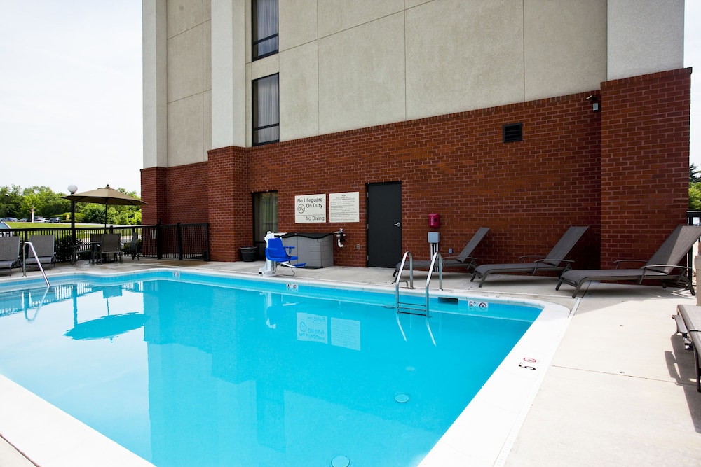 Hampton Inn Martinsburg South Inwood - photo 37