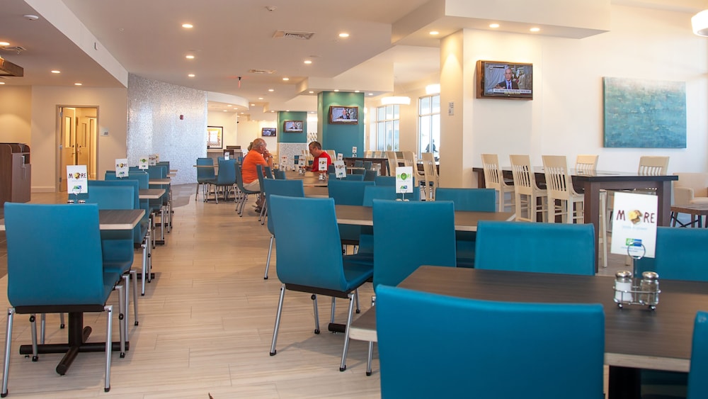 Holiday Inn Express & Suites Panama City Beach Beachfront by IHG - photo 80