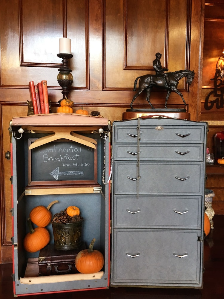 Colts Neck Inn Hotel - photo 3