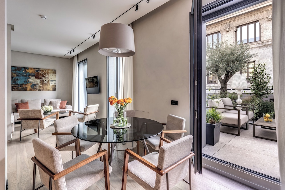 Roof Garden — 4-Star Luxury Hotel in Milan, Italy