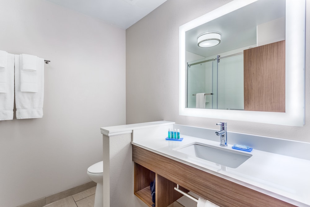Holiday Inn Express & Suites Hammond by IHG - photo 23