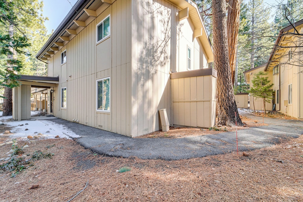 1 Mi To Diamond Peak Ski Resort Condo with Pool - photo 28