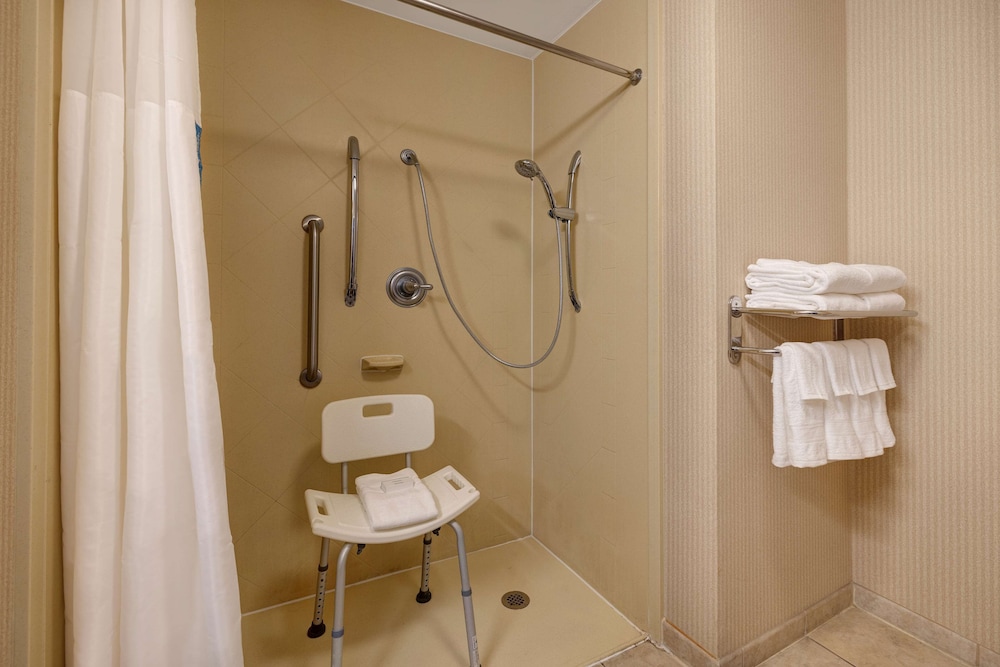 Hampton Inn Victoria - photo 32