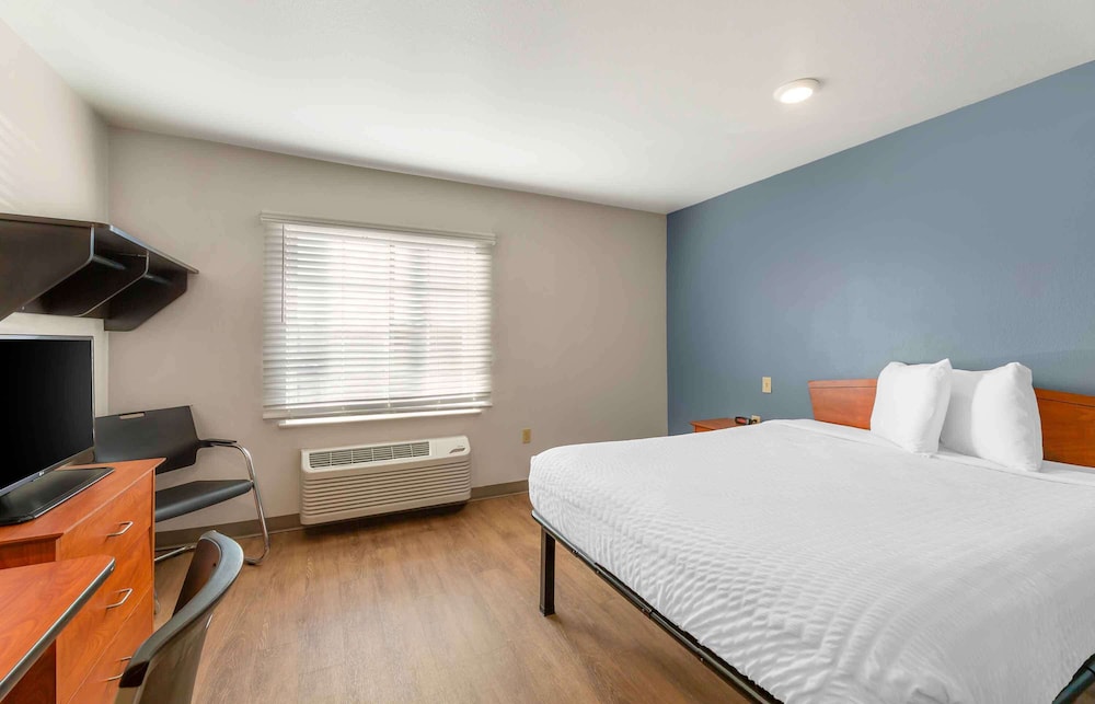 WoodSpring Suites Cleveland Avon - photo 5