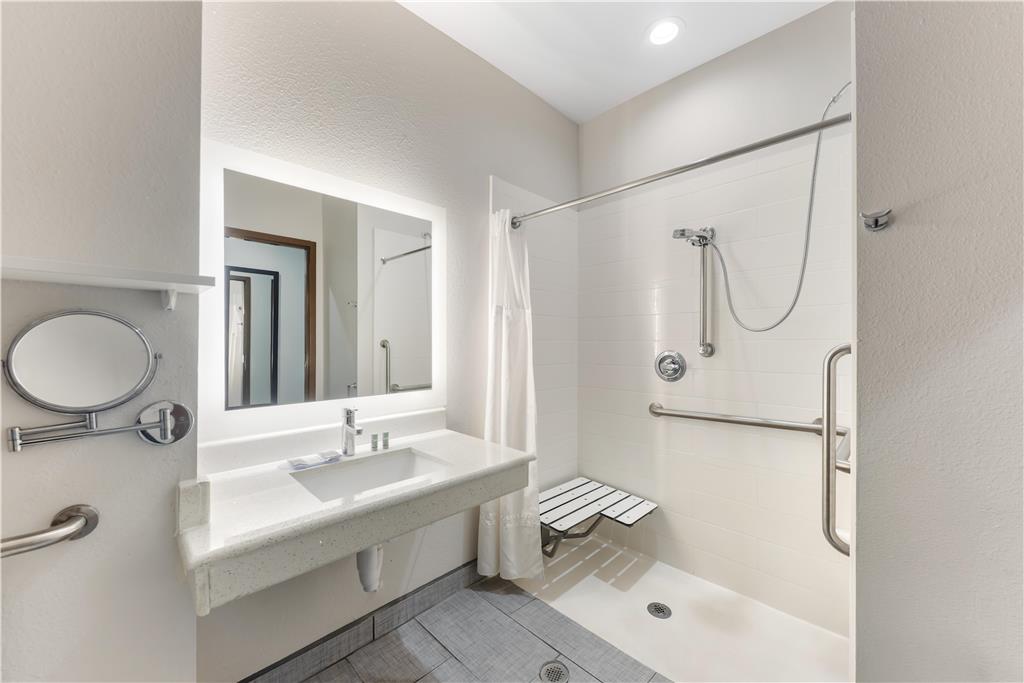 Best Western Green Oaks Inn & Suites - photo 20