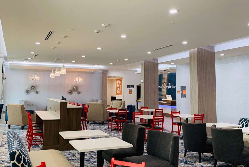 La Quinta Inn & Suites by Wyndham Red Oak TX IH 35E - photo 18