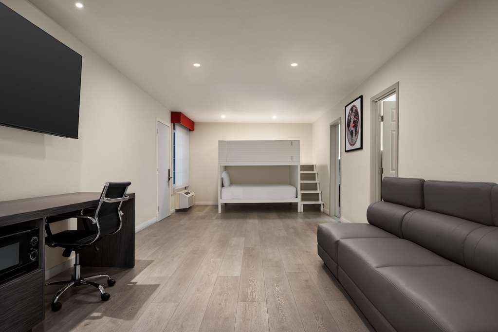 Ramada by Wyndham Anaheim Convention Center - photo 37
