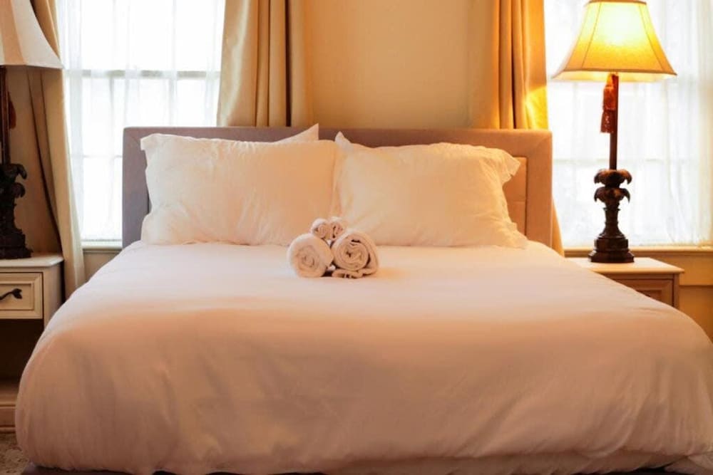 Work Crew Haven Spacious Corporate Lodging in Lafayette, United States