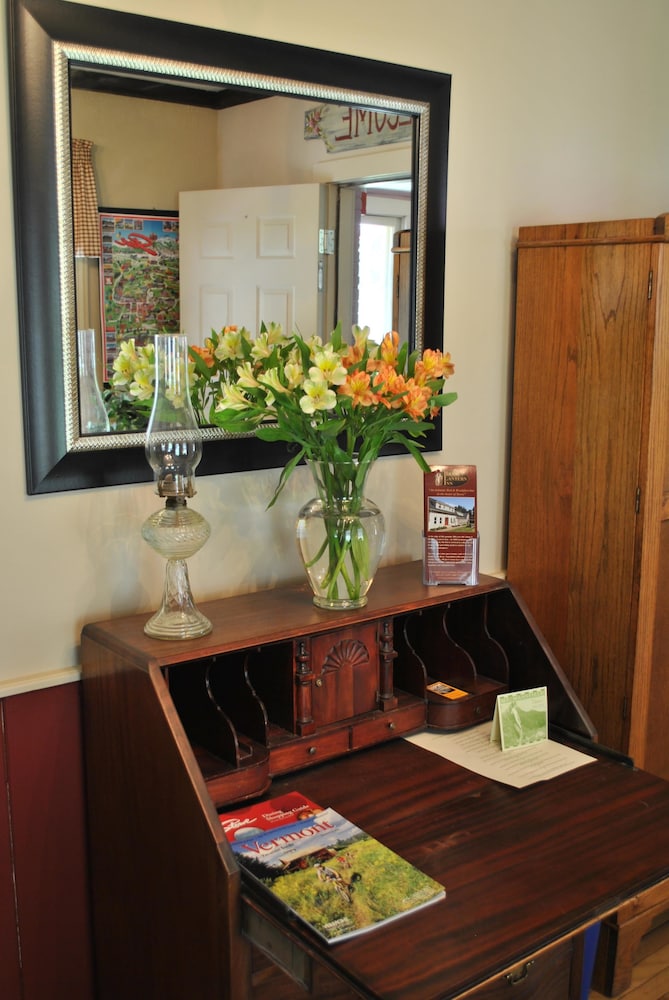 Brass Lantern Inn - photo 3