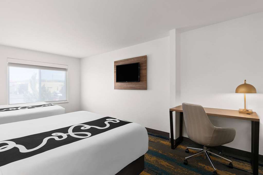 La Quinta Inn & Suites by Wyndham Kennewick - photo 19