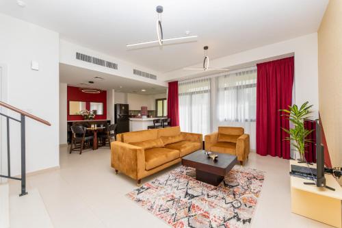 Stunning 4 bedroom townhouse in Townsquare — 4-Star Luxury Hotel in Dubai, United Arab Emirates