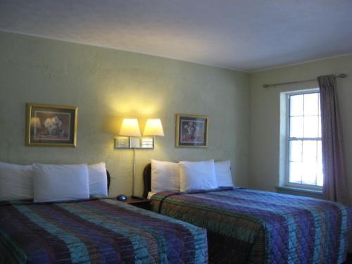 White Columns Motel - photo 14