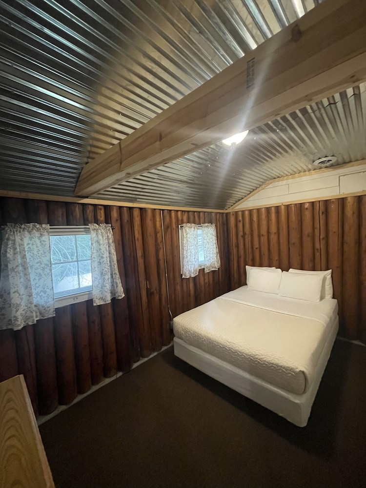 Hanging Horn Lakeside Resort - photo 26