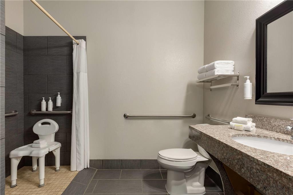 Days Inn & Suites by Wyndham Prattville Montgomery - photo 13