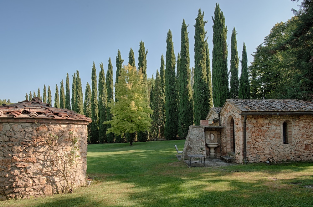 Borgo San Luigi in Monteriggioni, Italy