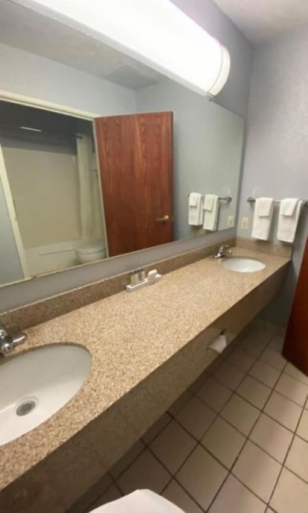 Lakeside Resort and Conference Center - photo 39
