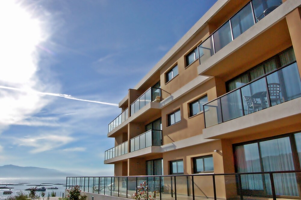 Apartamentos Turísticos Playa de Osmo — 4-Star Luxury Hotel in A Coruna, Spain
