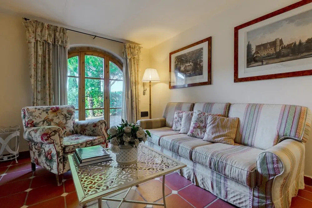 Gli Spilocchi 16 Emma Villas — 4-Star Luxury Hotel in Gambassi Terme, Italy