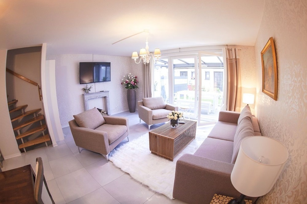 Deluxe Haus Breisach — 4-Star Luxury Hotel in Breisach Am Rhein, Germany