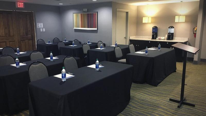 Holiday Inn Express & Suites Jackson Downtown Coliseum by IHG - photo 58