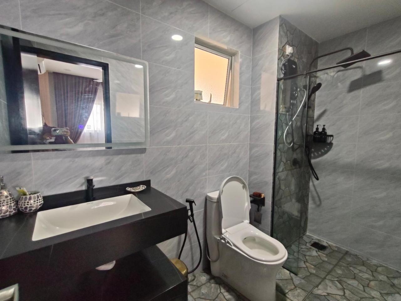Alanis Comfort Zone Klia Transit — 4-Star Luxury Hotel in Sepang, Malaysia