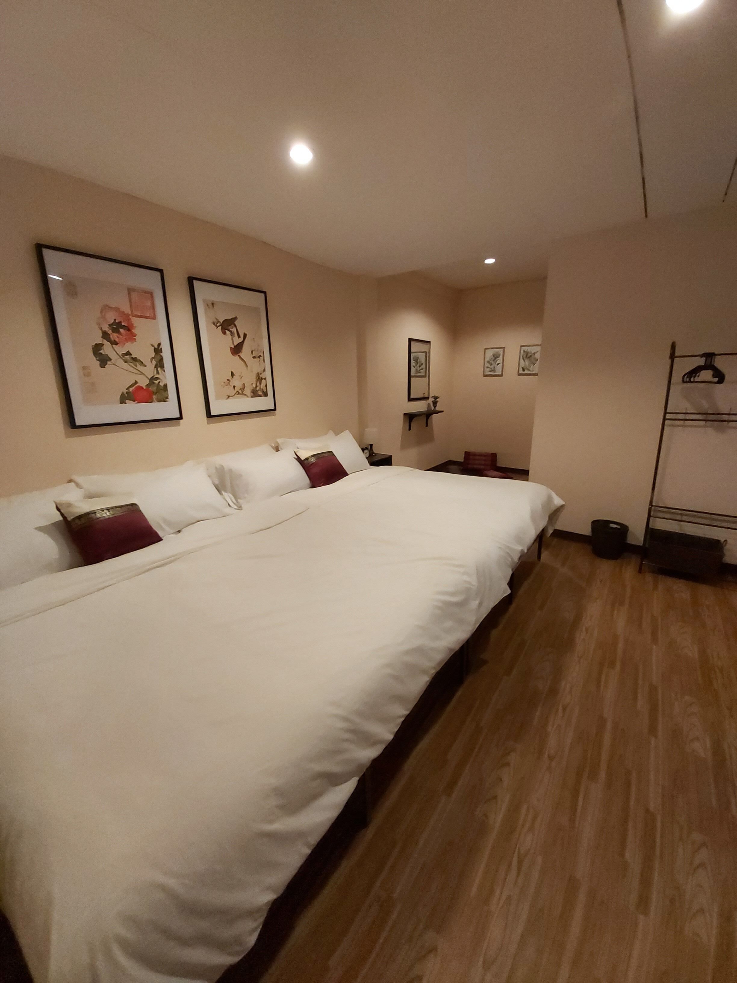 Real Bangkok Guesthouse Private 3BR Home 3 Min to BTS Ratchathewi