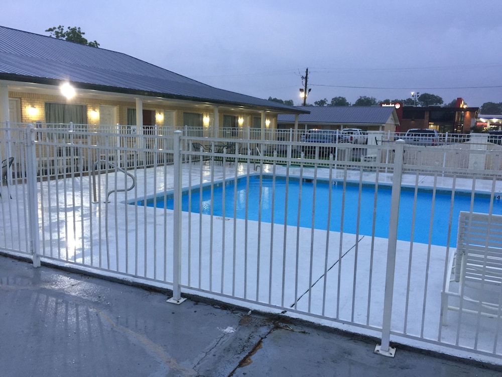 Stay Express Inn & Suites Demopolis - photo 16