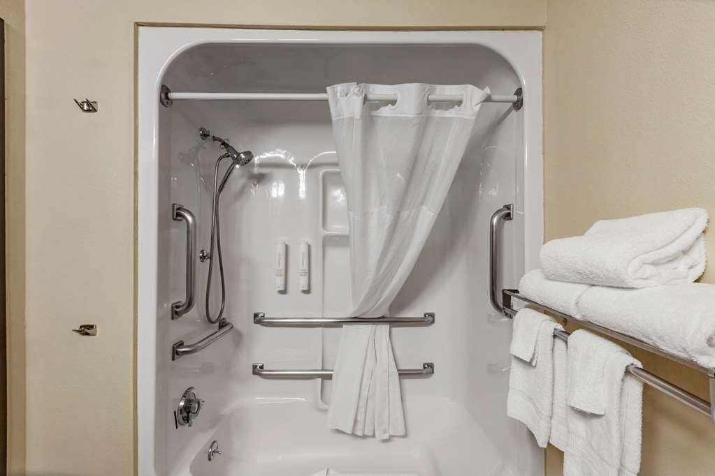 Clarion Pointe Racine Mount Pleasant - photo 9