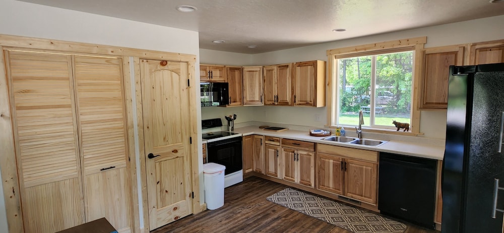 Beargrass Lodging and RV Resort - photo 77