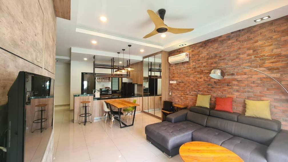 Palazio comfy studio pool access from patio by Gdragon Homestay — 4-Star Luxury Hotel in Johor Bahru, Malaysia