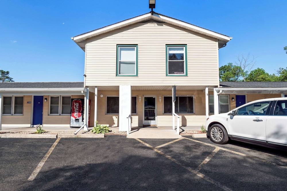 Americas Best Value Inn Jonesville Hillsdale — hotel in Jonesville