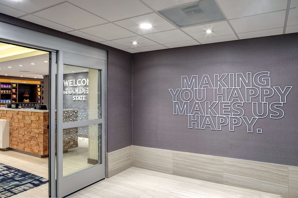 Hampton Inn & Suites Indio - photo 2