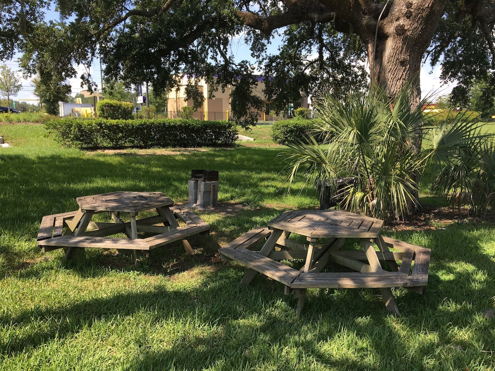 Days Inn by Wyndham Brooksville Dade City - photo 27