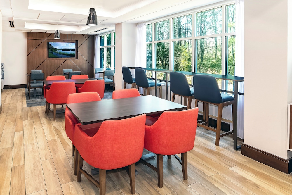 Holiday Inn Express and Suites Walterboro I 95 - photo 31