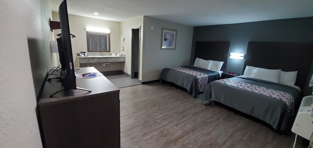 Crescent Park Motel & Suites - photo 11