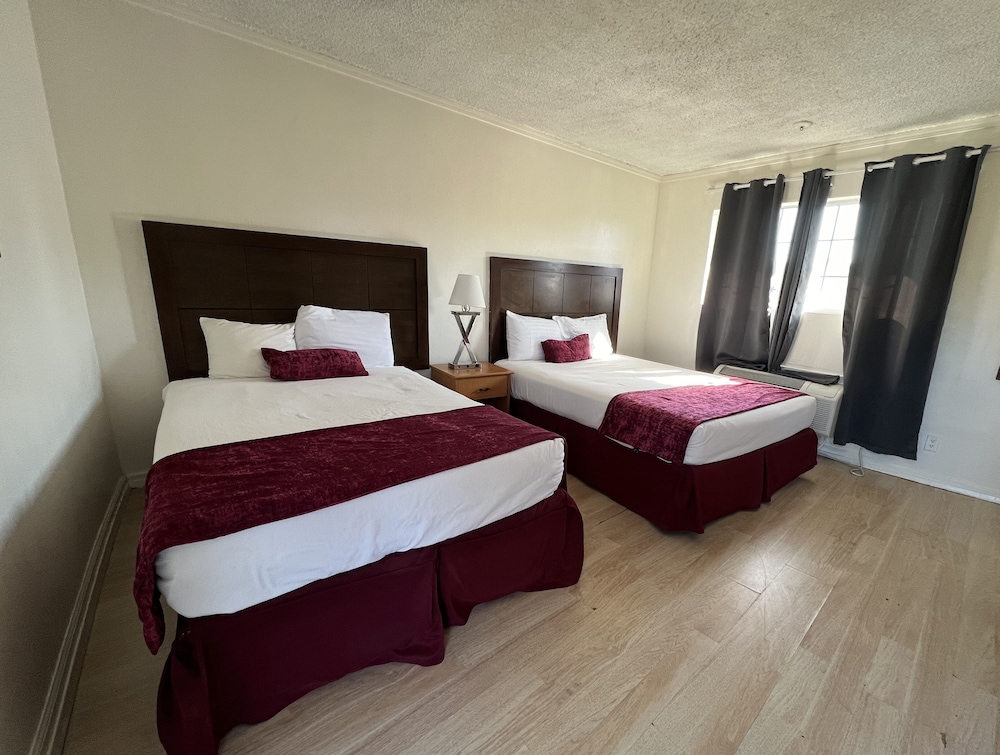 Hometown Inns North Hills - photo 5