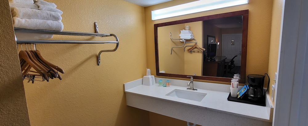 Olympic Inn & Suites - photo 35