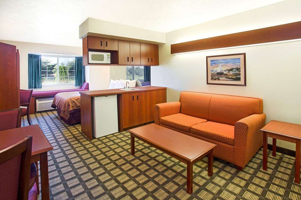 Microtel Inn & Suites by Wyndham Holland - photo 7