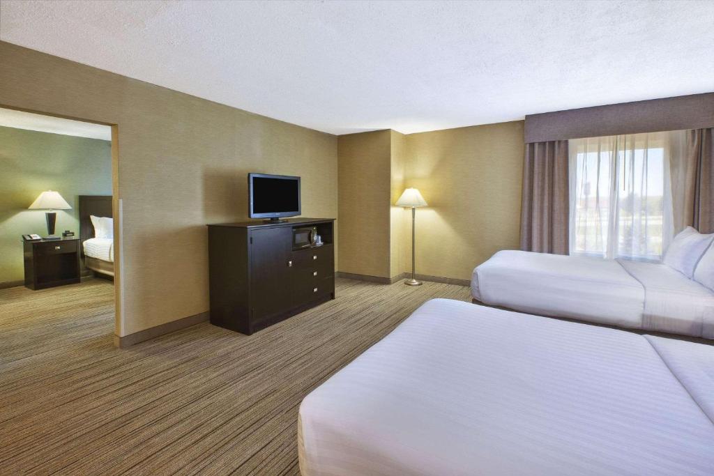 Country Inn & Suites by Radisson Benton Harbor St. Joseph MI - photo 10