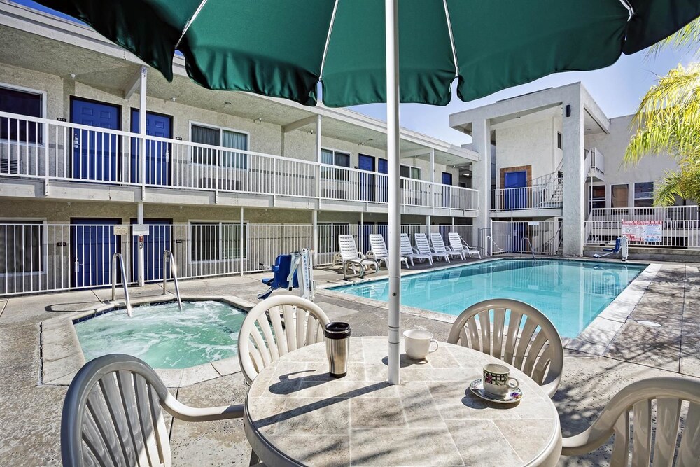 Motel 6 Costa Mesa CA Newport Beach - photo 15